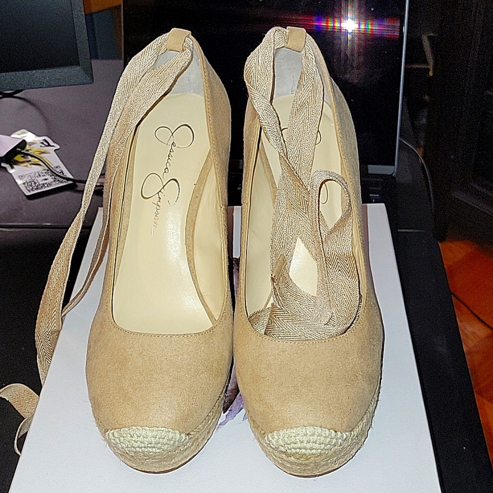 🔥SUPERHAWT 5INCH WEDGES! #JESSICASIMPSON🔥